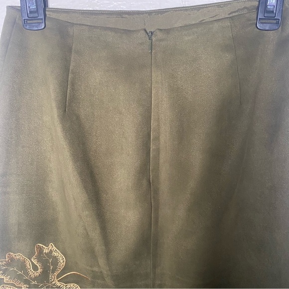 Muse Skirt Womens SZ 2 Green Embellished Embroidered Leaves Cut out Faux Suede - Picture 5 of 9